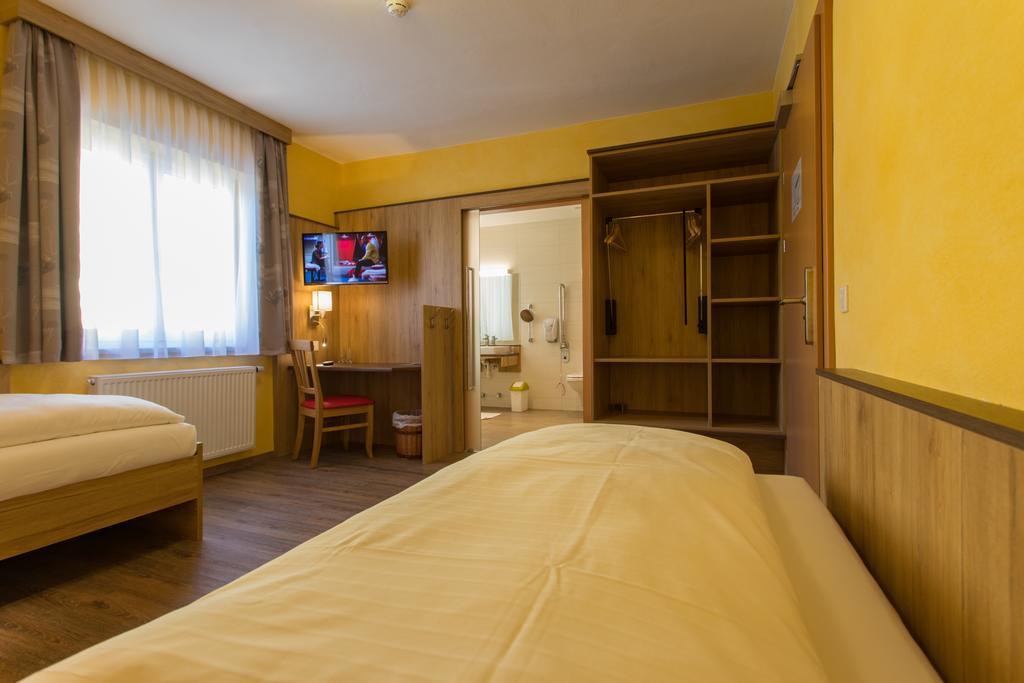 Hotel Freiensteinerhof Superior Sankt Peter-Freienstein Extérieur photo