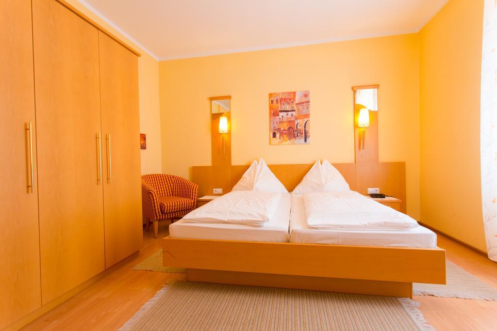 Hotel Freiensteinerhof Superior Sankt Peter-Freienstein Extérieur photo